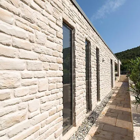 Vila Frontline Korcula A Stones Throw To The Korcula Bay View Zrnovo